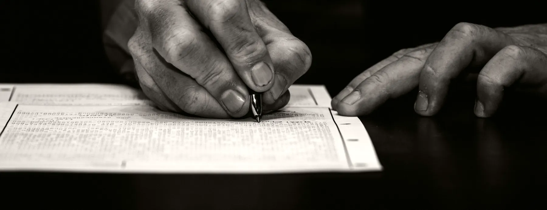 Signature d’une convention au stylo